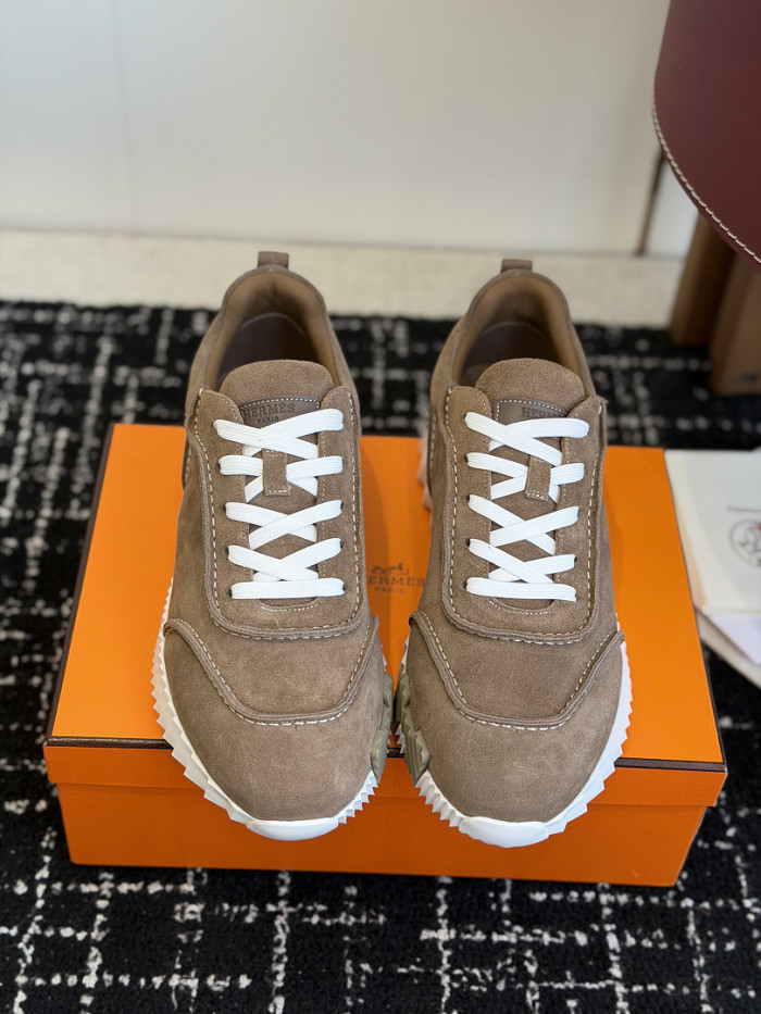 hms SNEAKER