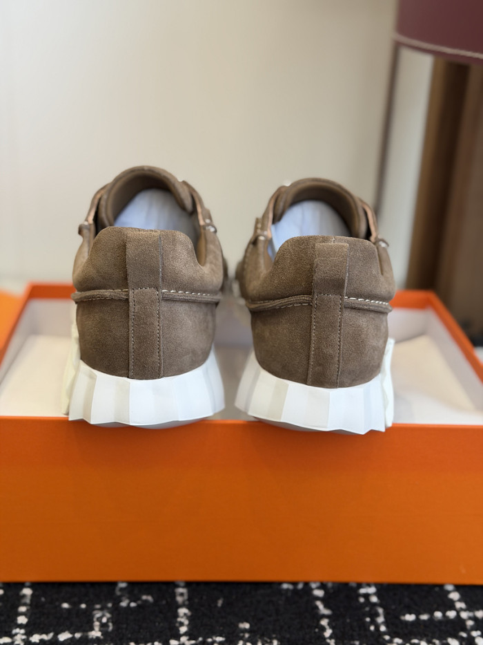 hms SNEAKER