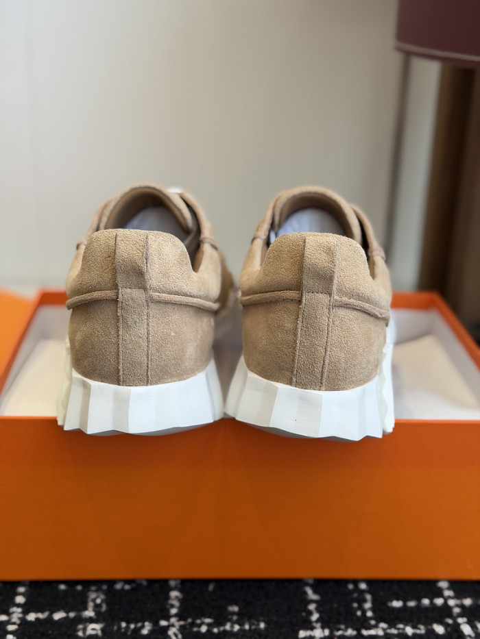 hms SNEAKER