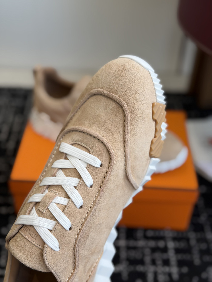 hms SNEAKER