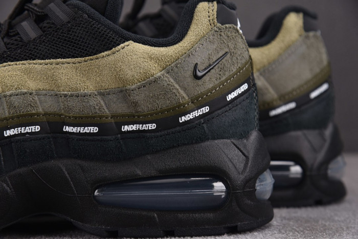 Undefeated x Nike Air Max 95 OG Big Bubble Medium Olive IB4523-200