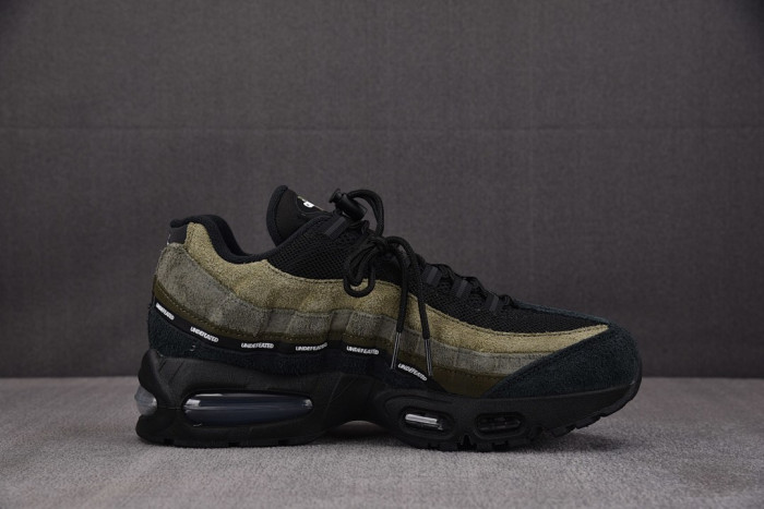 Undefeated x Nike Air Max 95 OG Big Bubble Medium Olive IB4523-200