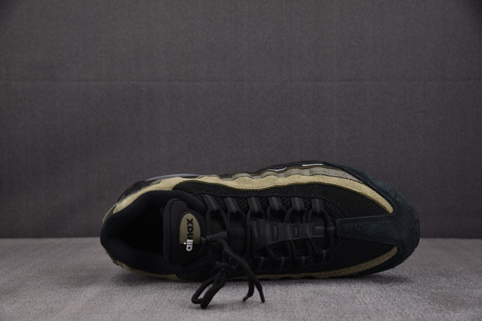 Undefeated x Nike Air Max 95 OG Big Bubble Medium Olive IB4523-200