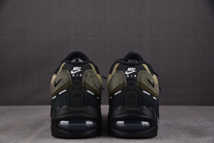 Undefeated x Nike Air Max 95 OG Big Bubble Medium Olive IB4523-200