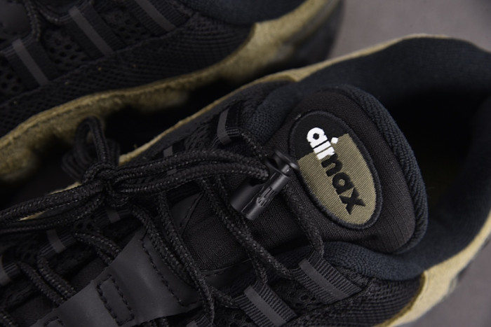 Undefeated x Nike Air Max 95 OG Big Bubble Medium Olive IB4523-200