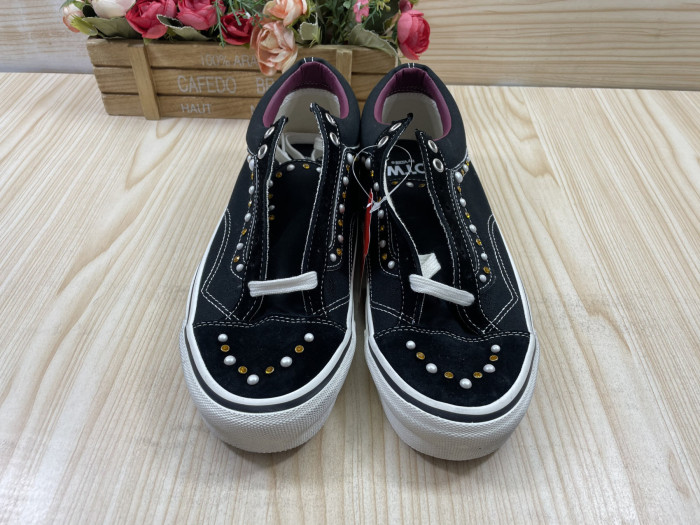 VA& SNEAKER