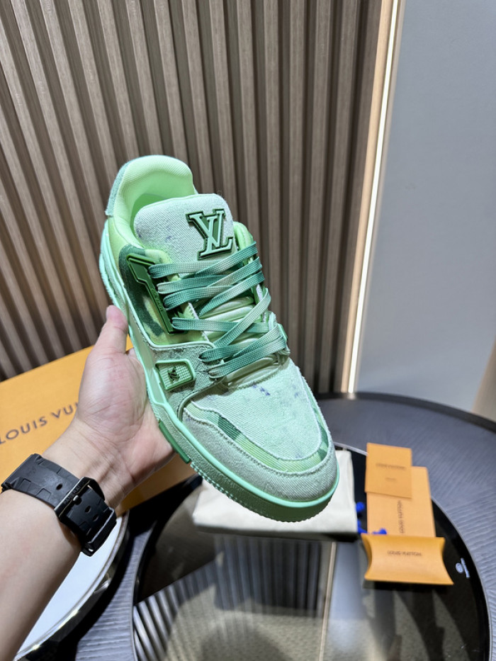 L0VT SNEAKER