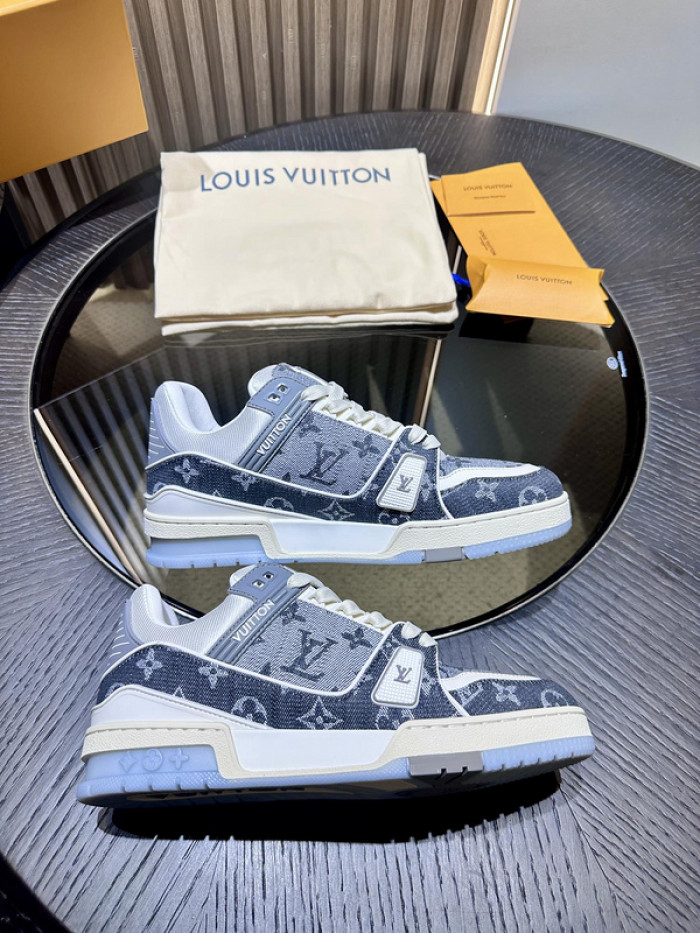 L0VT SNEAKER