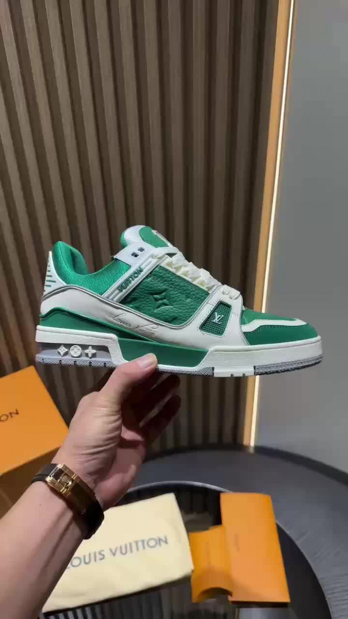 L0VT SNEAKER
