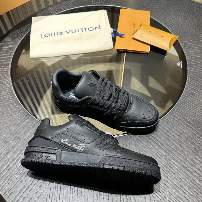 L0VT SNEAKER
