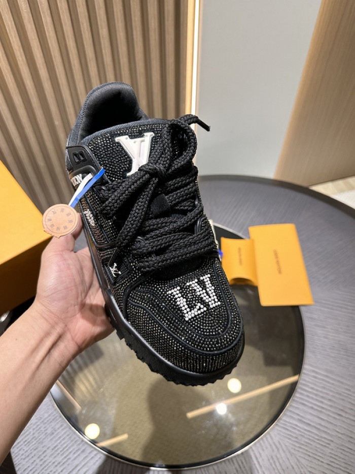 L0VT SNEAKER