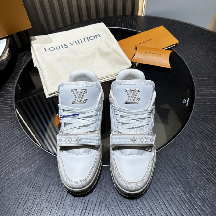 L0VT SNEAKER