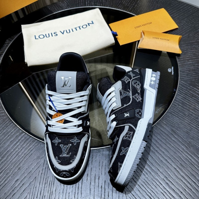 L0VT SNEAKER