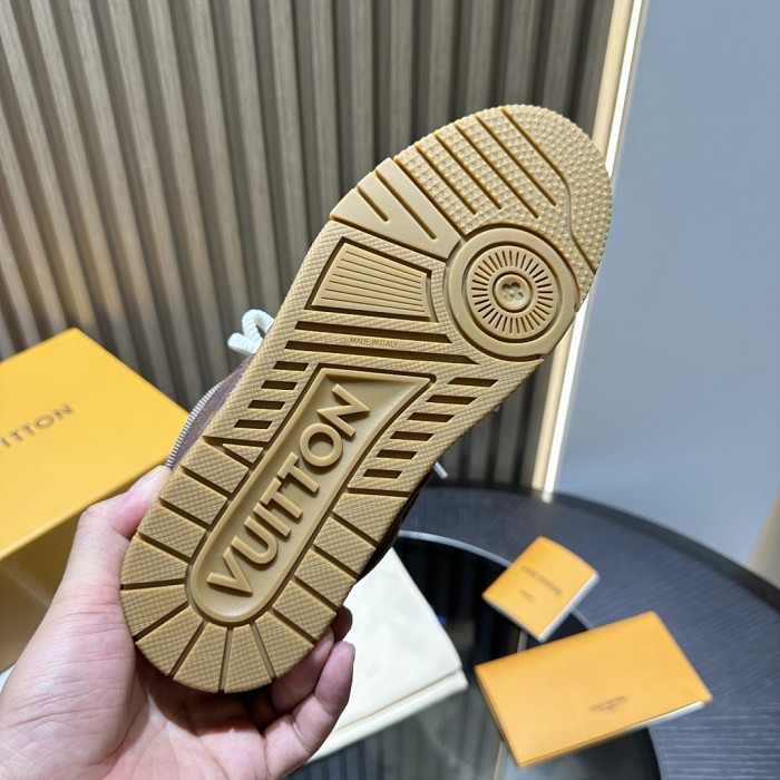 L0VT SNEAKER