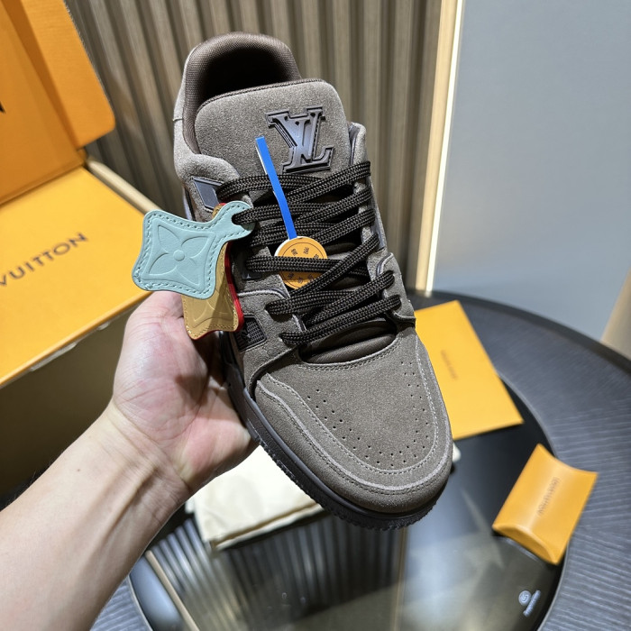 L0VT SNEAKER