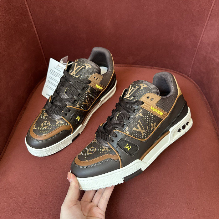 L0VT SNEAKER
