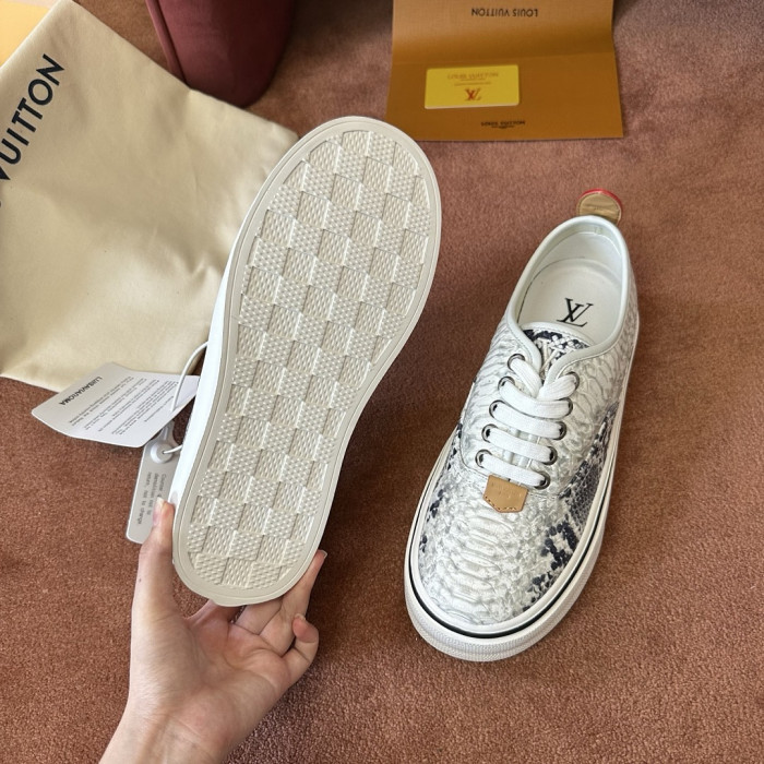 L0VT SNEAKER
