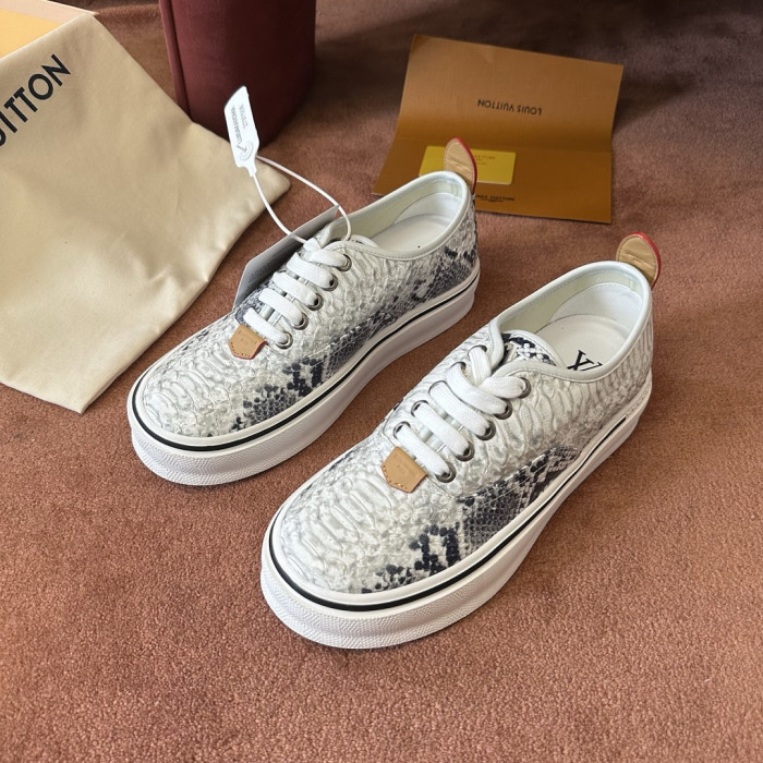 L0VT SNEAKER