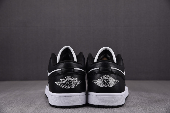 Air Jordan 1 Low "Panda" DC0774-101