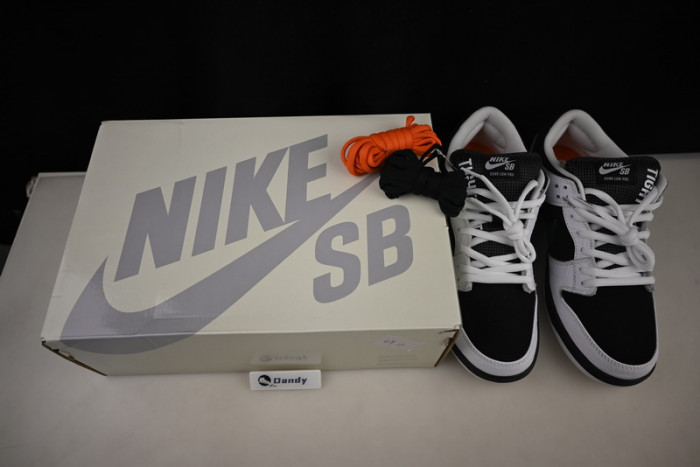 Nike SB Dunk Low TIGHTBOOTH FD2629-100