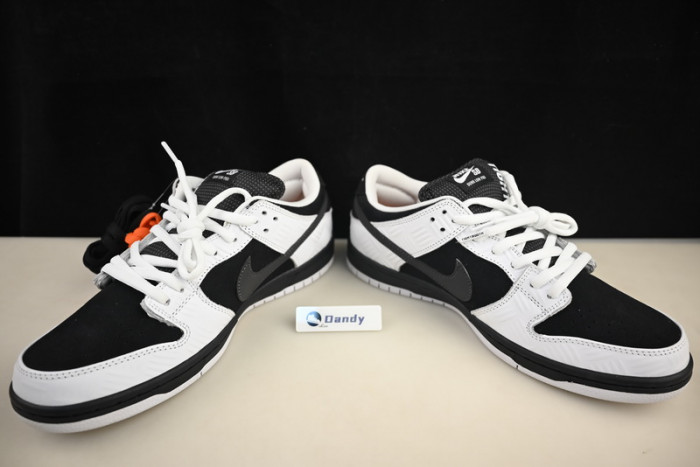 Nike SB Dunk Low TIGHTBOOTH FD2629-100