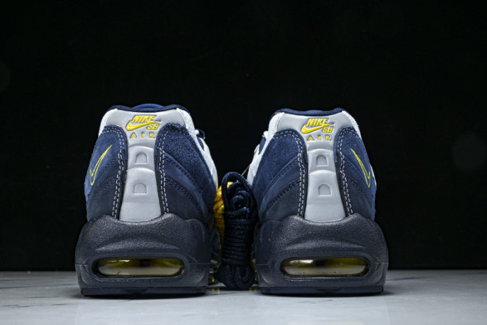 Nike Air Max 95 SB Eric Koston Obsidian Speed Yellow  HQ8492-400