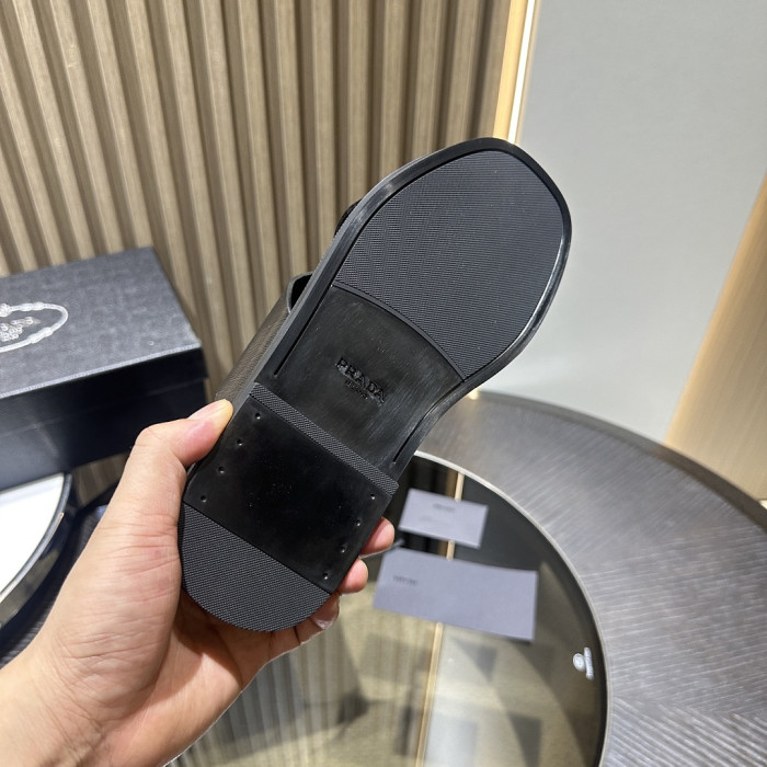 P SANDAL
