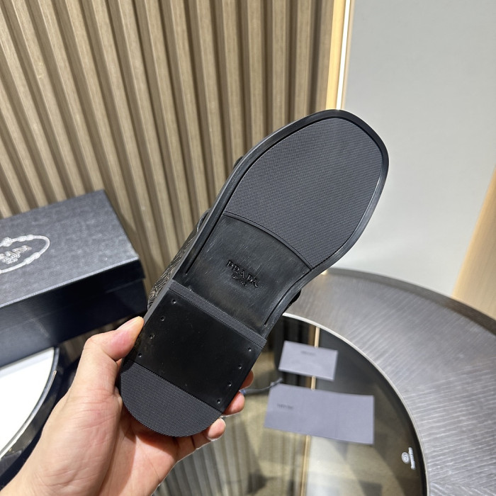 P SANDAL
