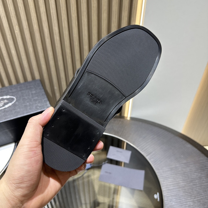 P SANDAL