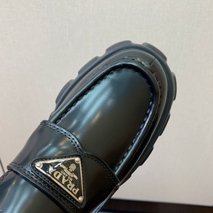 PRAD SNEAKER ( brushed leather )