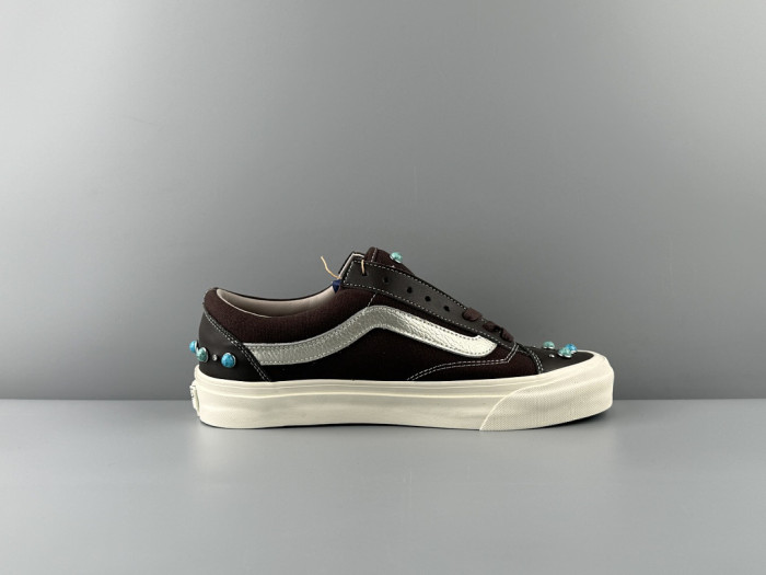 VA& SNEAKER