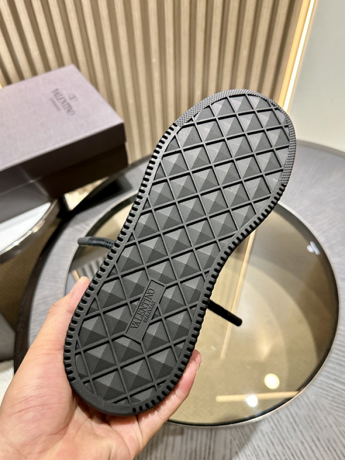 VALENT1N0 SNEAKER