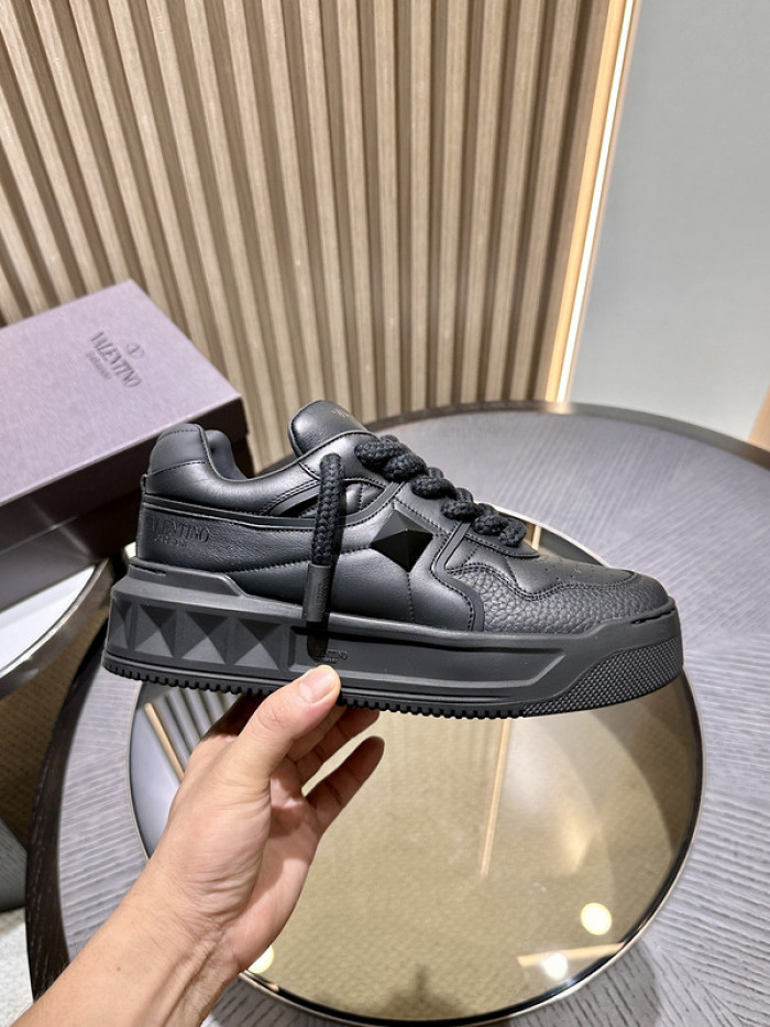 VALENT1N0 SNEAKER