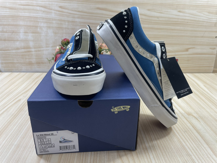 VA& SNEAKER